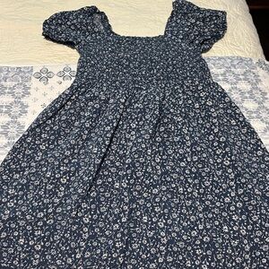 GAP Teen Navy Floral Dress, Size XXL.  Excellent Used Condition.  Lined Skirt.